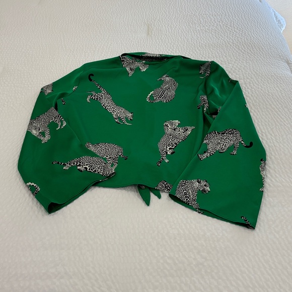 Maison D Amelie blouse women’s sz small  beautiful vibrant green & leopard print - Picture 4 of 4